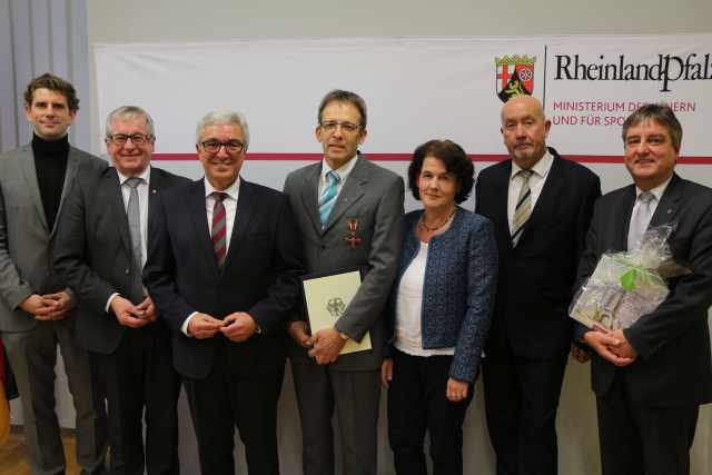 Landrat Dr. Marlon Bröhr, Vizepräsident des Landtages Hand-Josef Bracht, Innenminister Roger Lewentz, Volker Monnerjahn, Michaela Monnerjahn, Bgm. Thomas Bungert (VG), Bgm. Jürgen Port (Stadt Oberwesel)